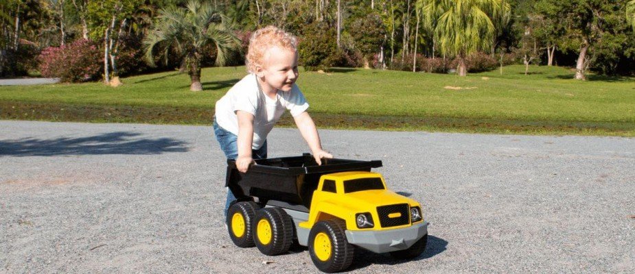 Caminhão de brinquedo: como escolher o melhor para seu filho?