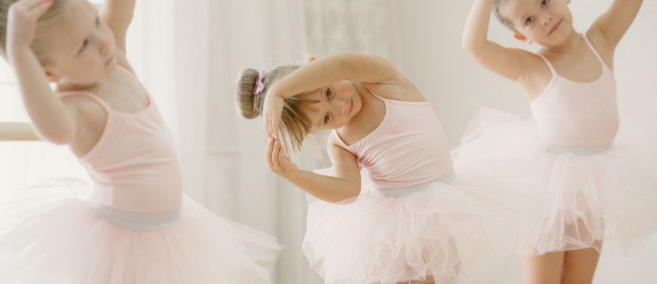 Conheça 7 benefícios da dança para os pequenos.