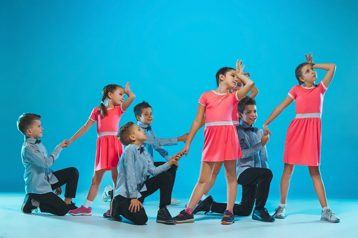 criancas em coreografia de danca