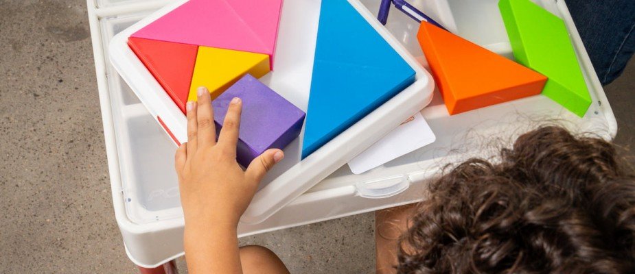 Brinquedos Montessori: o que é e quais os benefícios para crianças?